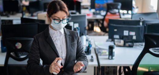 Berater führen ein Online-Meeting mit einem Kunden durch